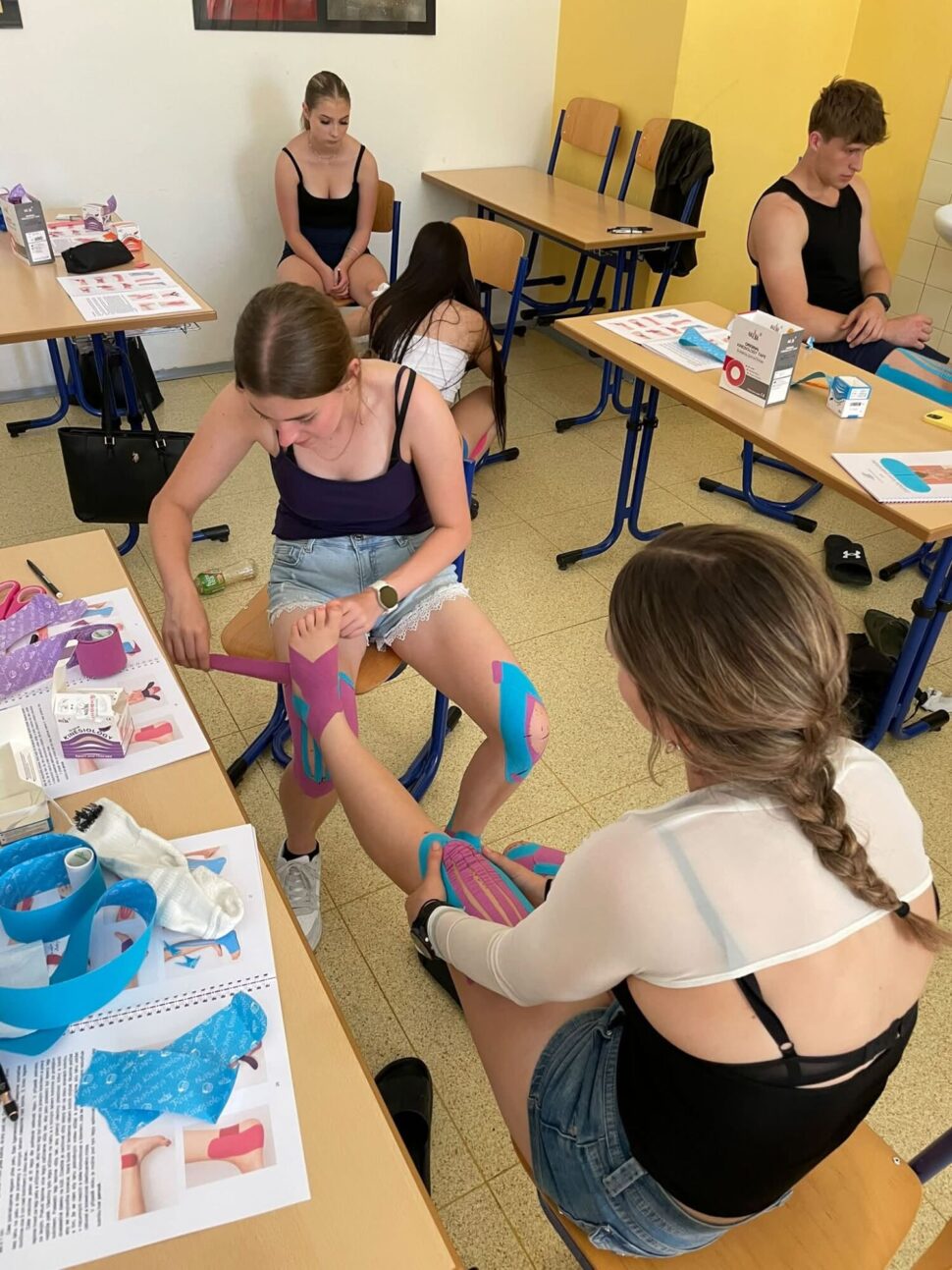 Akademie tejpovani, Kamil Stedrak, kurz, Zdravotni skola, kineziotaping 3
