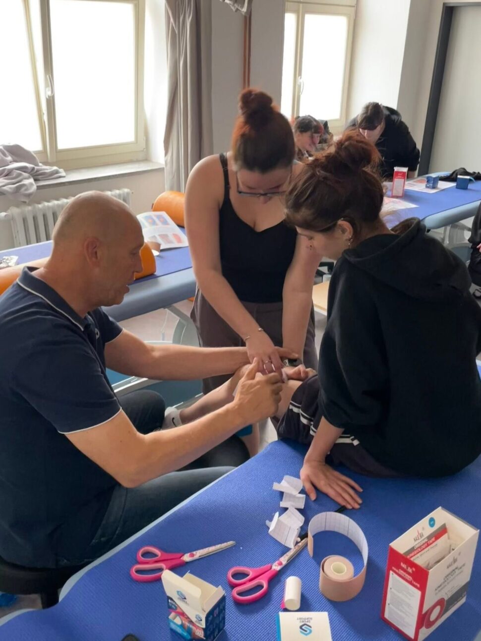 Akademie tejpovani, Kamil Stedrak, zdravotnicka skola, kinziotaping, kurz certifikat 9